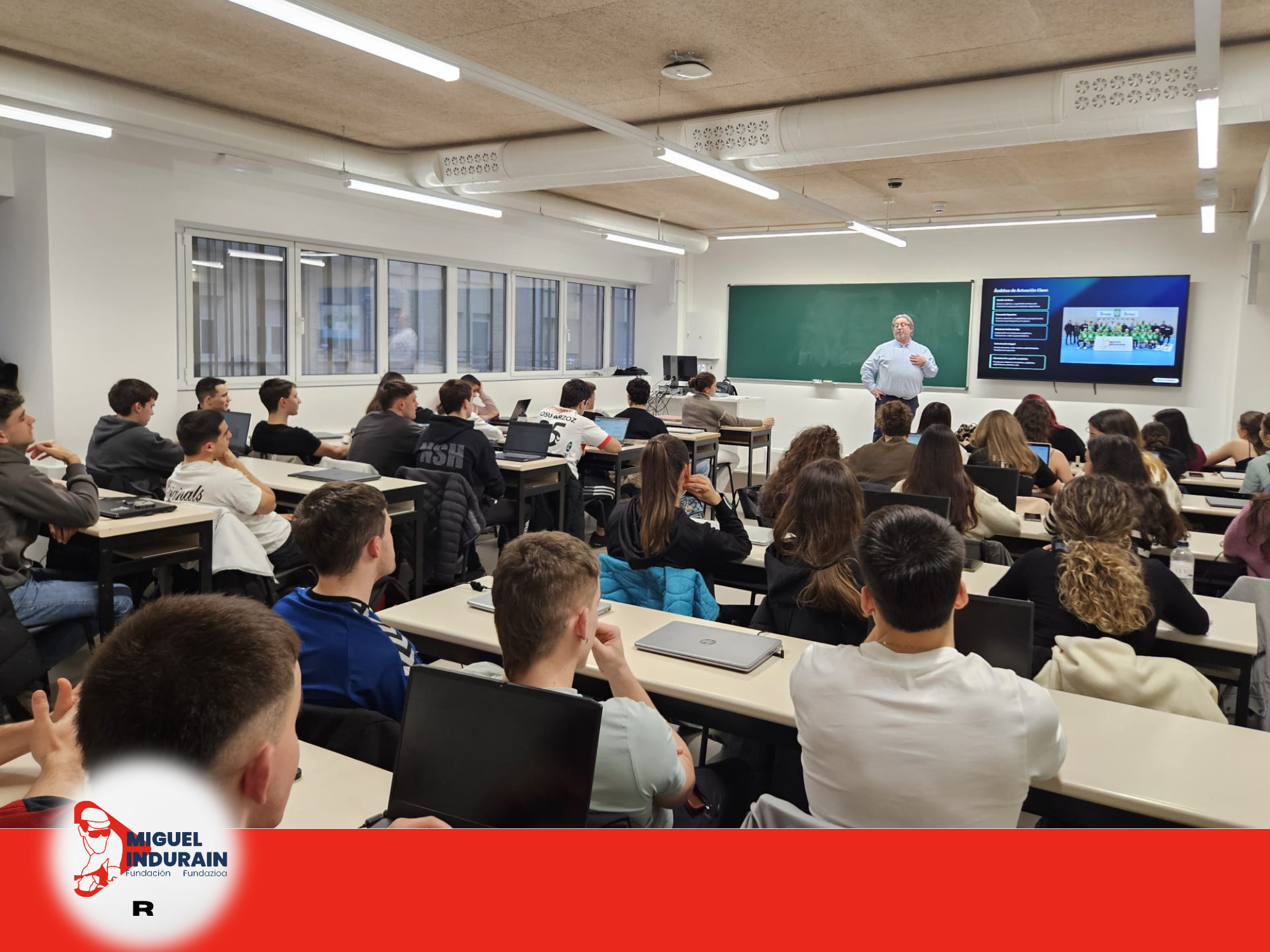 Natxo Arbeloa acerca la gestión deportiva de élite a las aulas de la UPNA