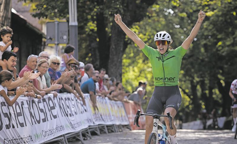 El pelotón femenino también hizo historia en la XL Vuelta Ciclista a Pamplona