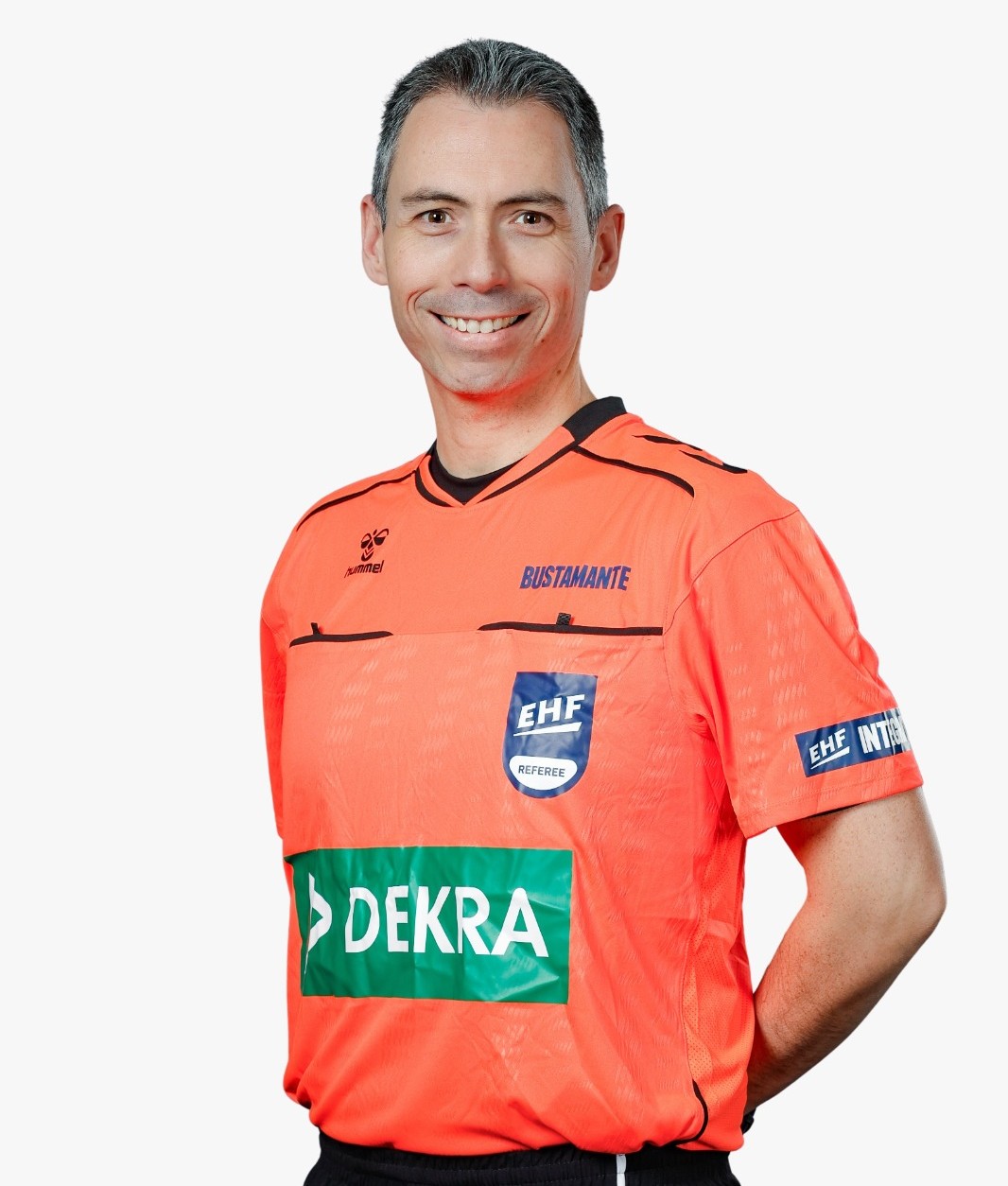 El colegiado navarro Yon Bustamante debutará este sábado en el Campeonato de Europa masculino de balonmano
