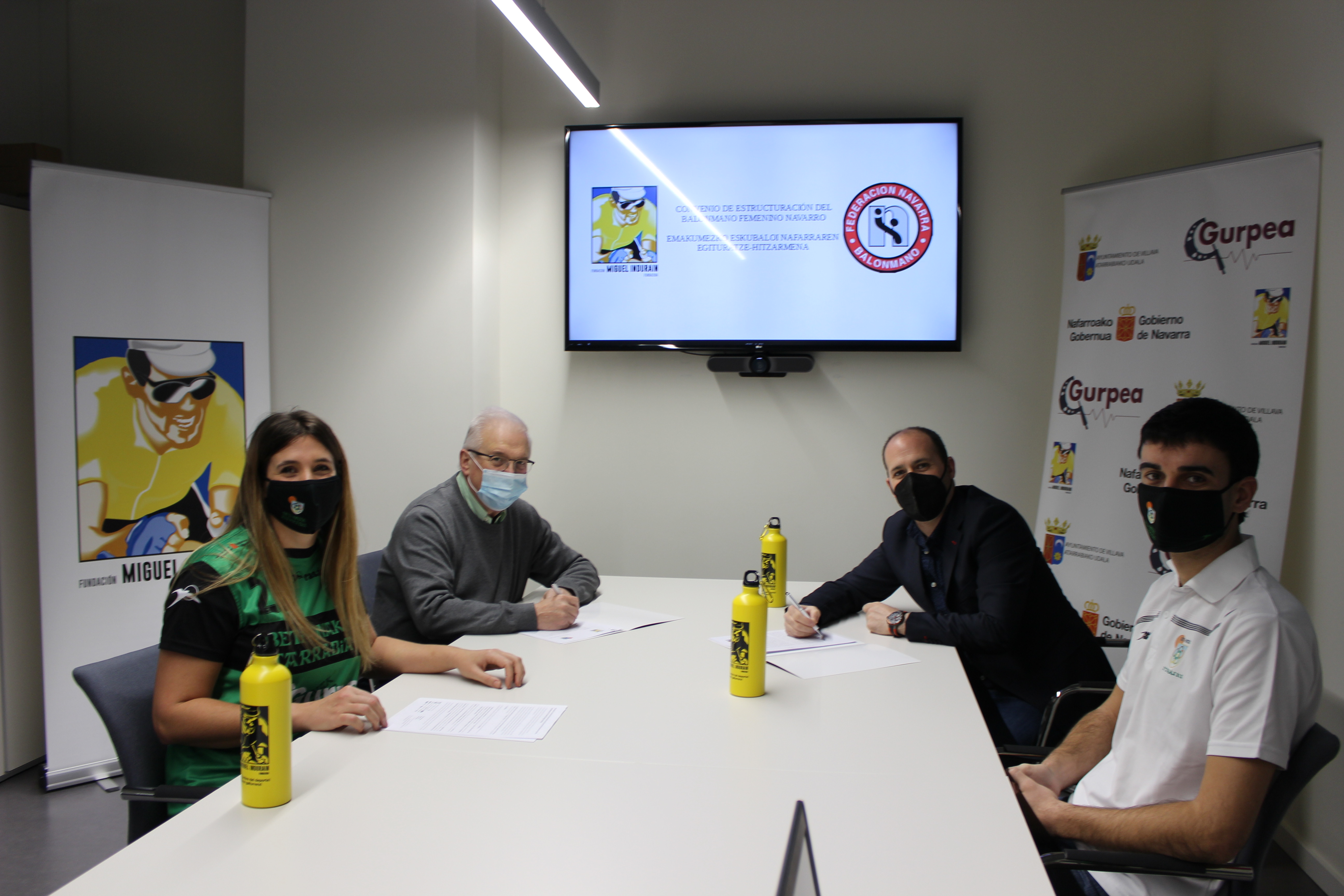 Renovado el convenio de estructuración del balonmano femenino navarro