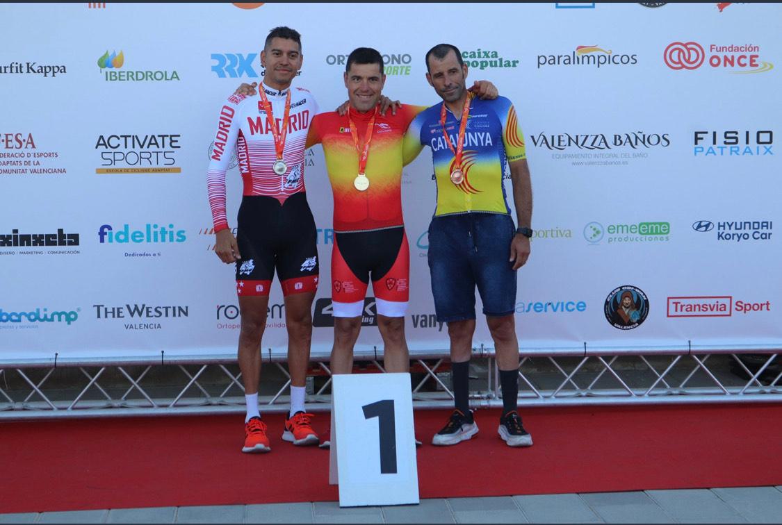 Doble título de Campeón de España de ruta y contra reloj para Eduardo Santas