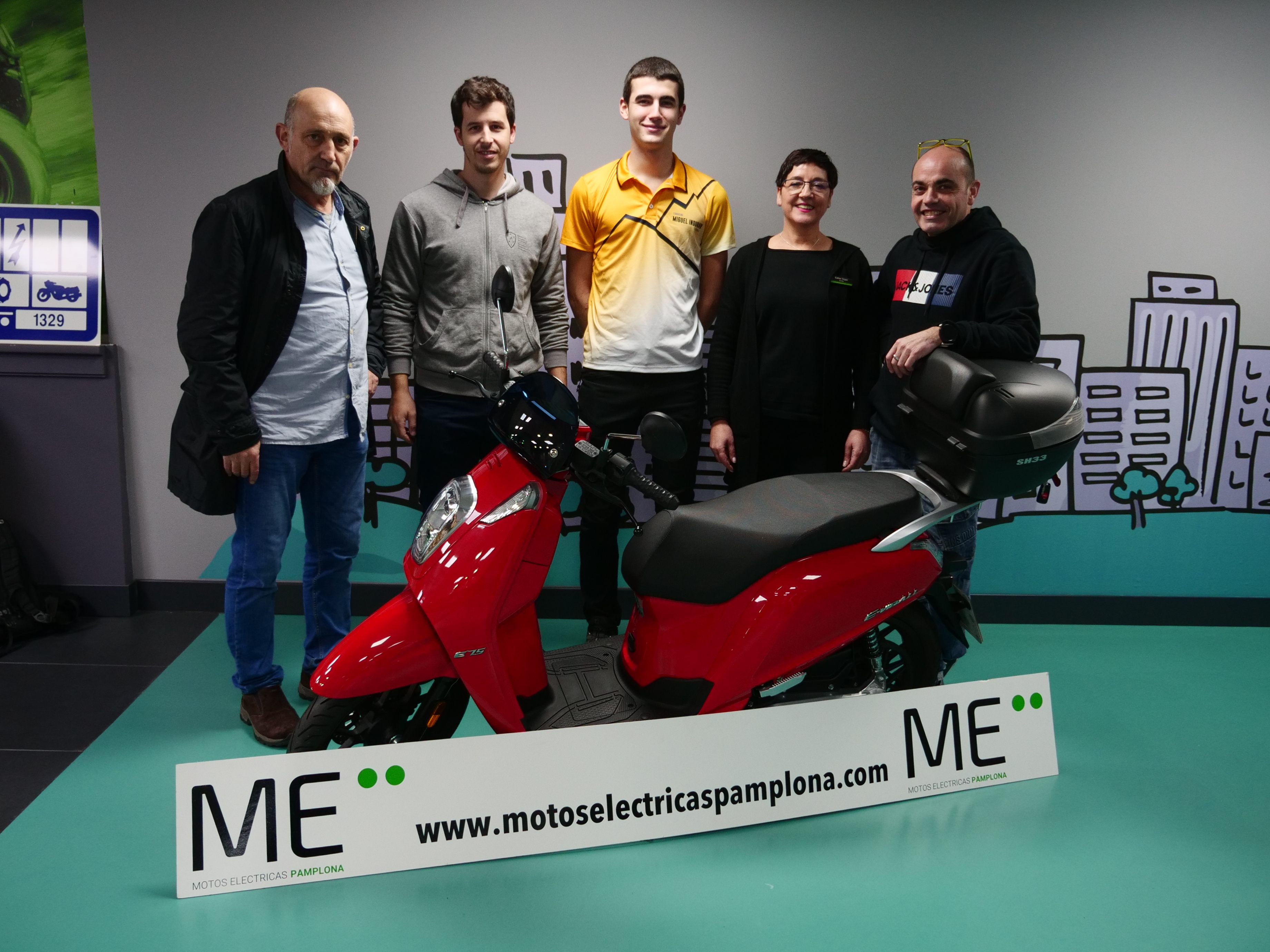 La empresa Puro Racing cede a la FMIF una moto eléctrica