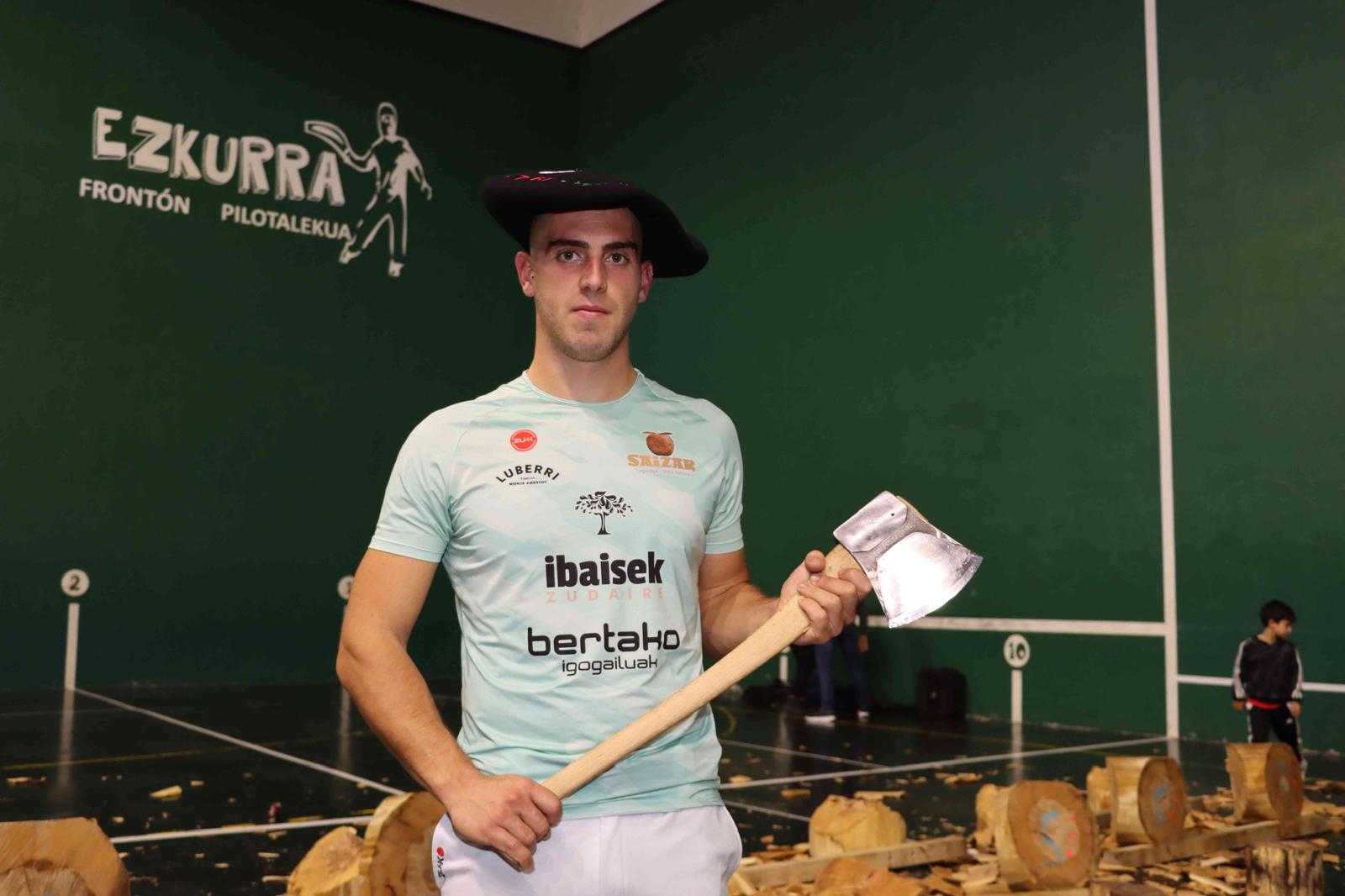 Iker Vicente, campeón navarro individual de aizkora en primera categoría