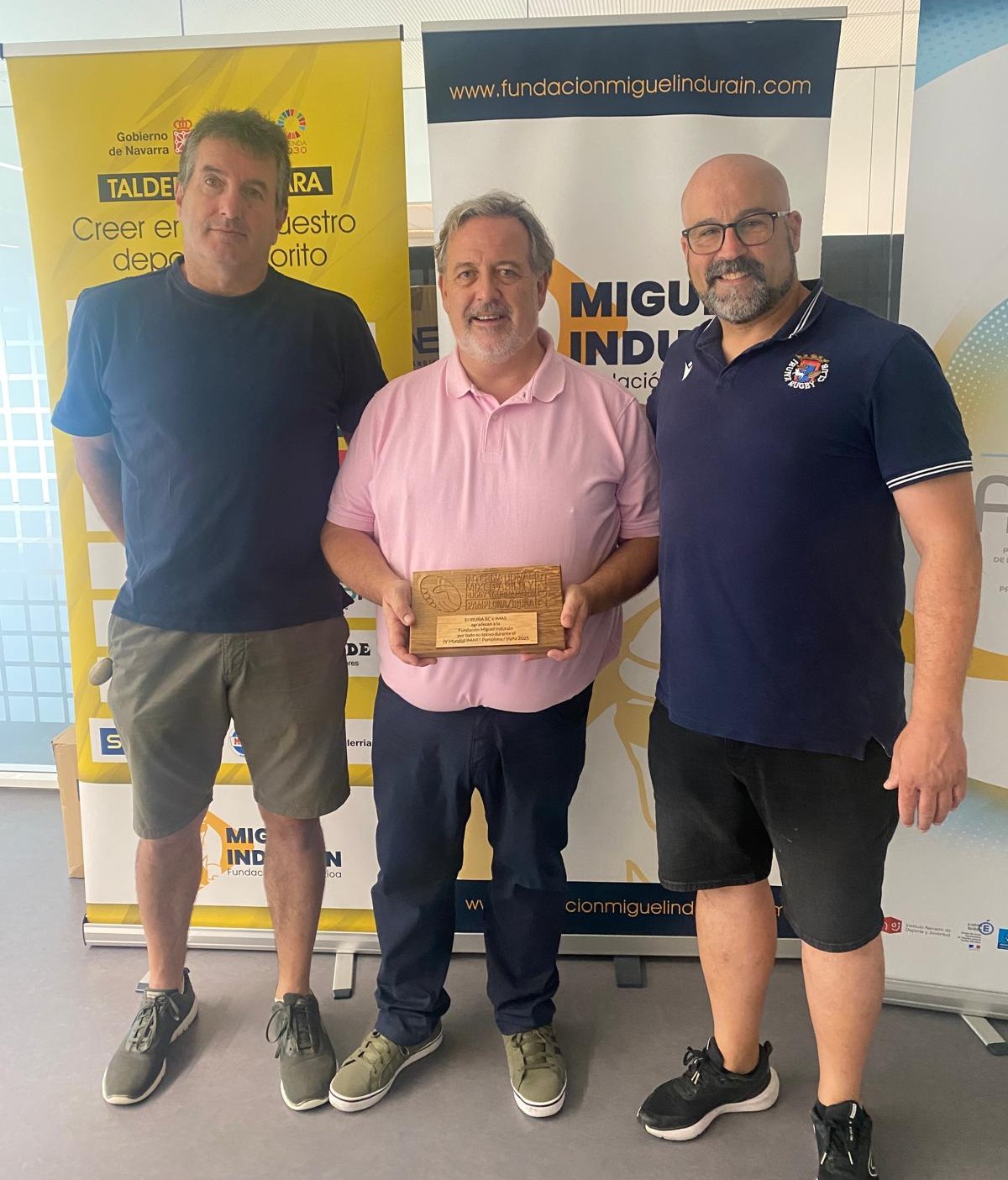 Reconocimiento a la Fundación Miguel Indurain por su apoyo al torneo internacional IMART