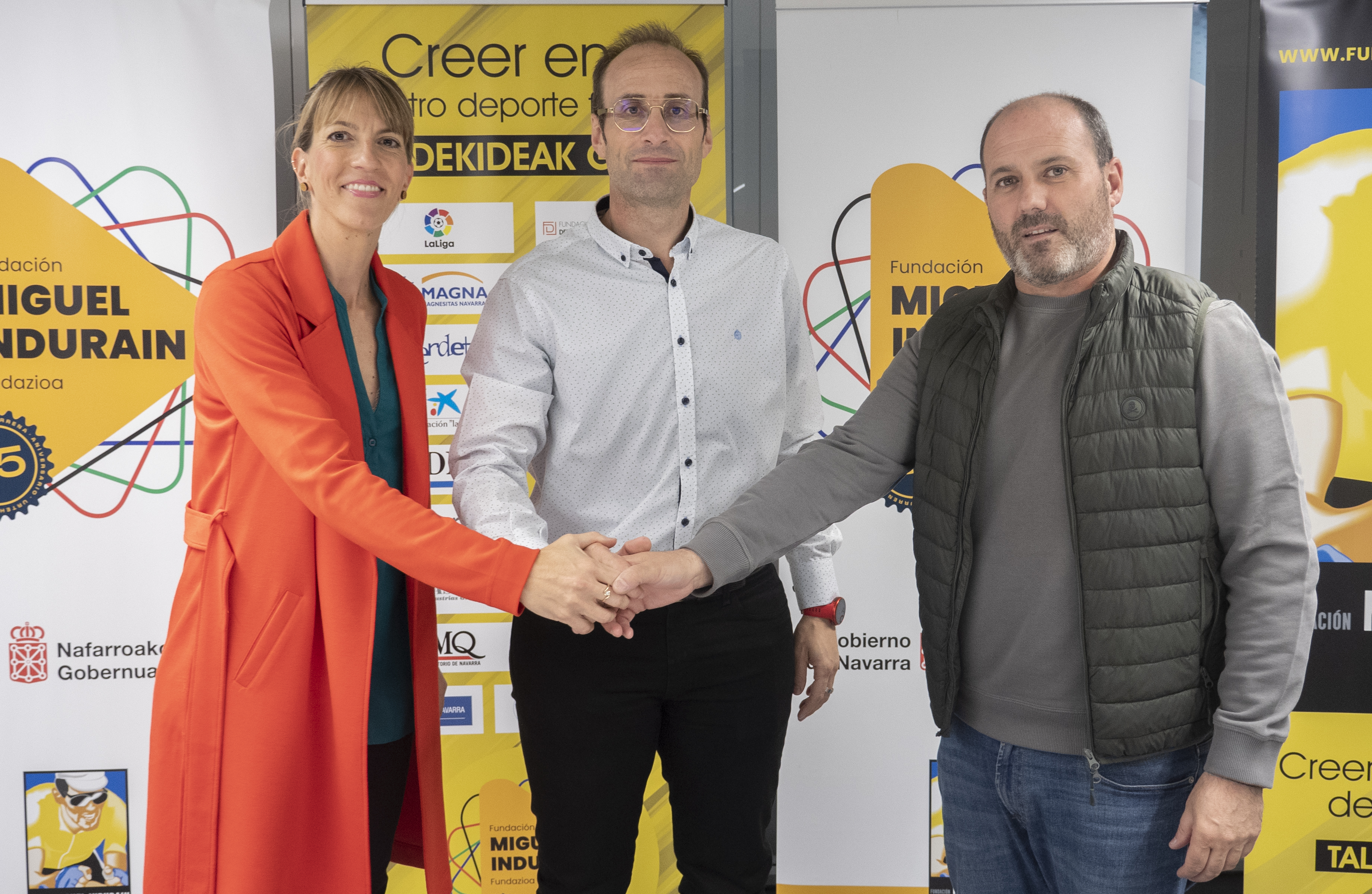 Firma del convenio de reestructuración de deporte femenino (balonmano)