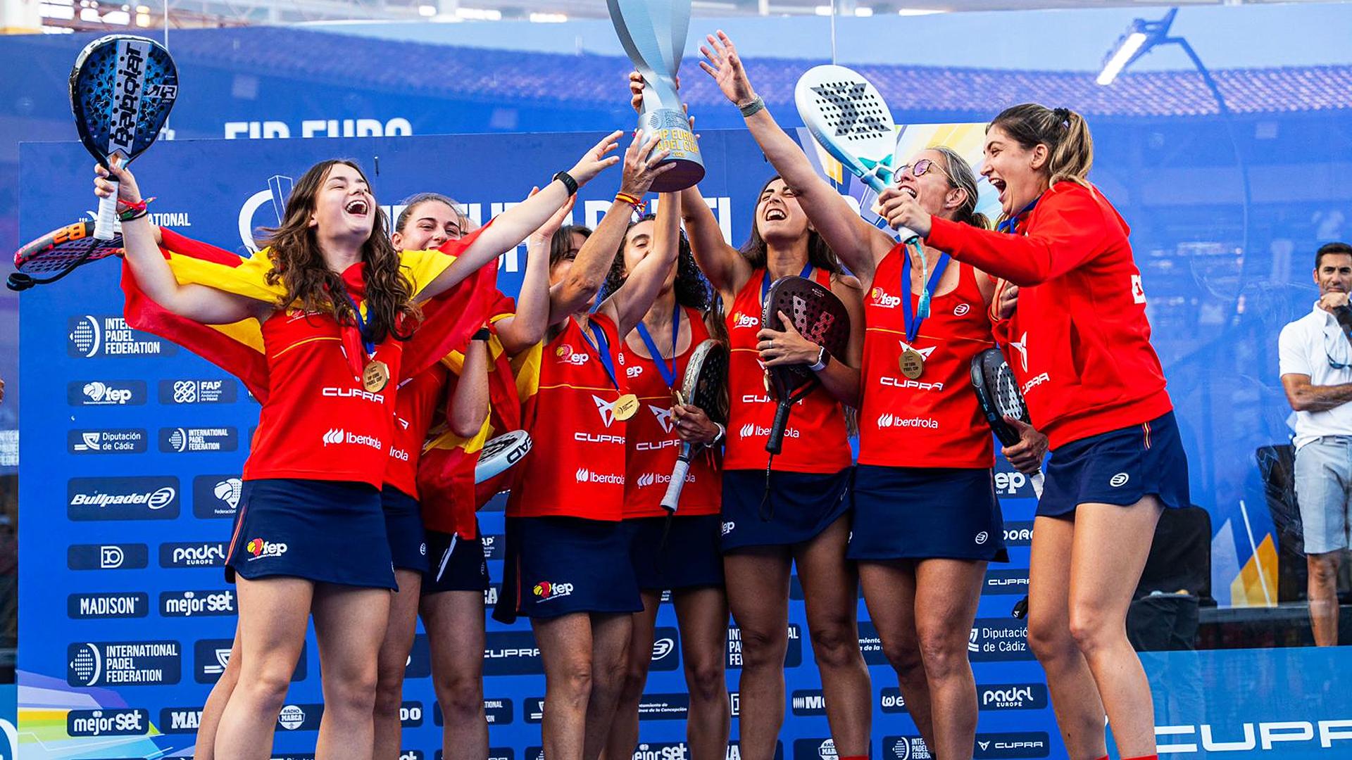La navarra Martina Calvo se proclama campeona de Europa con la selección española de pádel