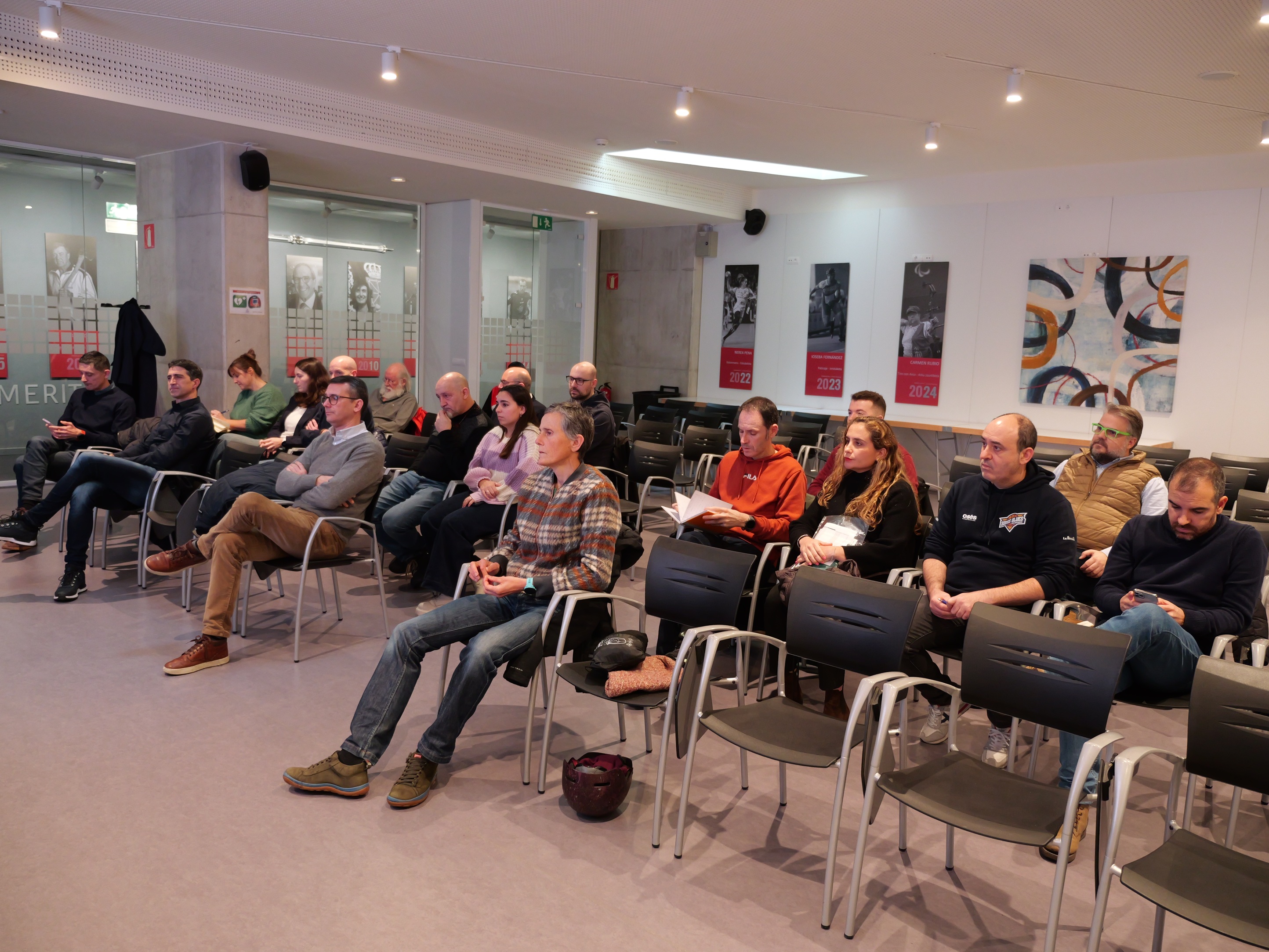 Encuentro para trabajar la comunicación conjunta del deporte femenino en Navarra