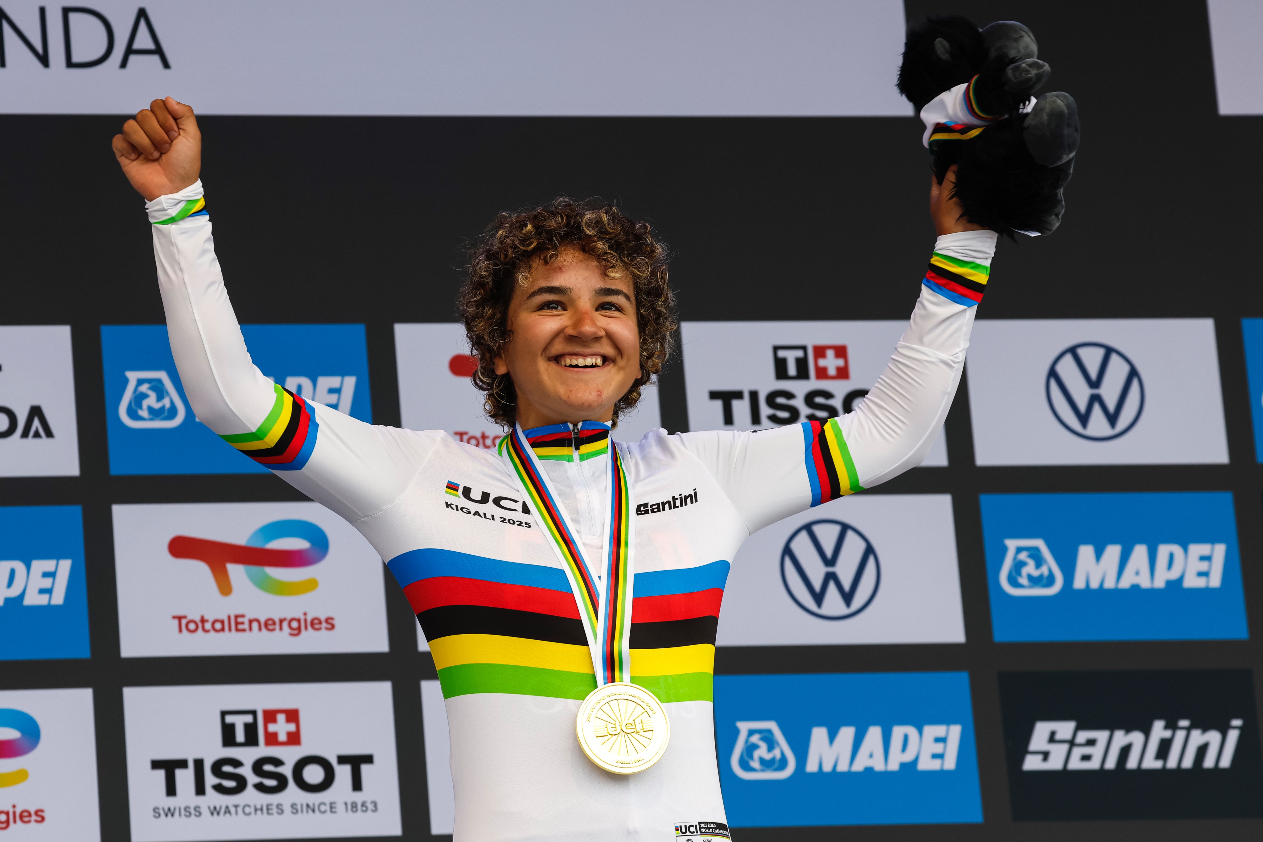 Paula Ostiz hace historia: medalla de oro en el Campeonato de Mundo júnior de ciclismo en Ruanda