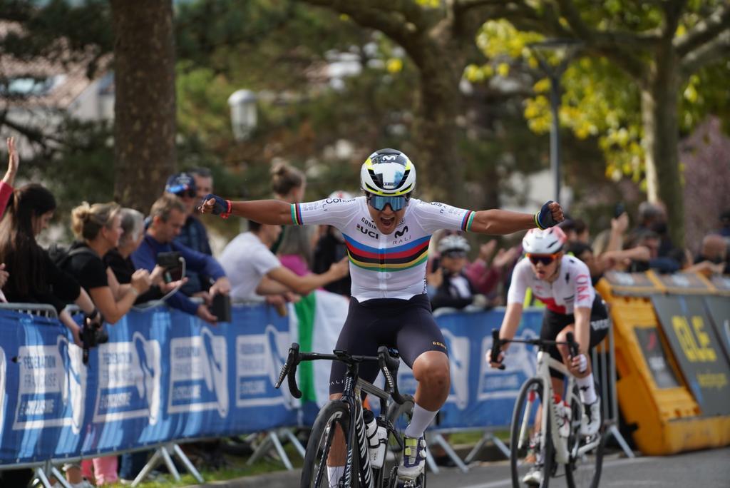 Paula Ostiz hace historia: doble oro europeo y reina indiscutible del ciclismo júnior