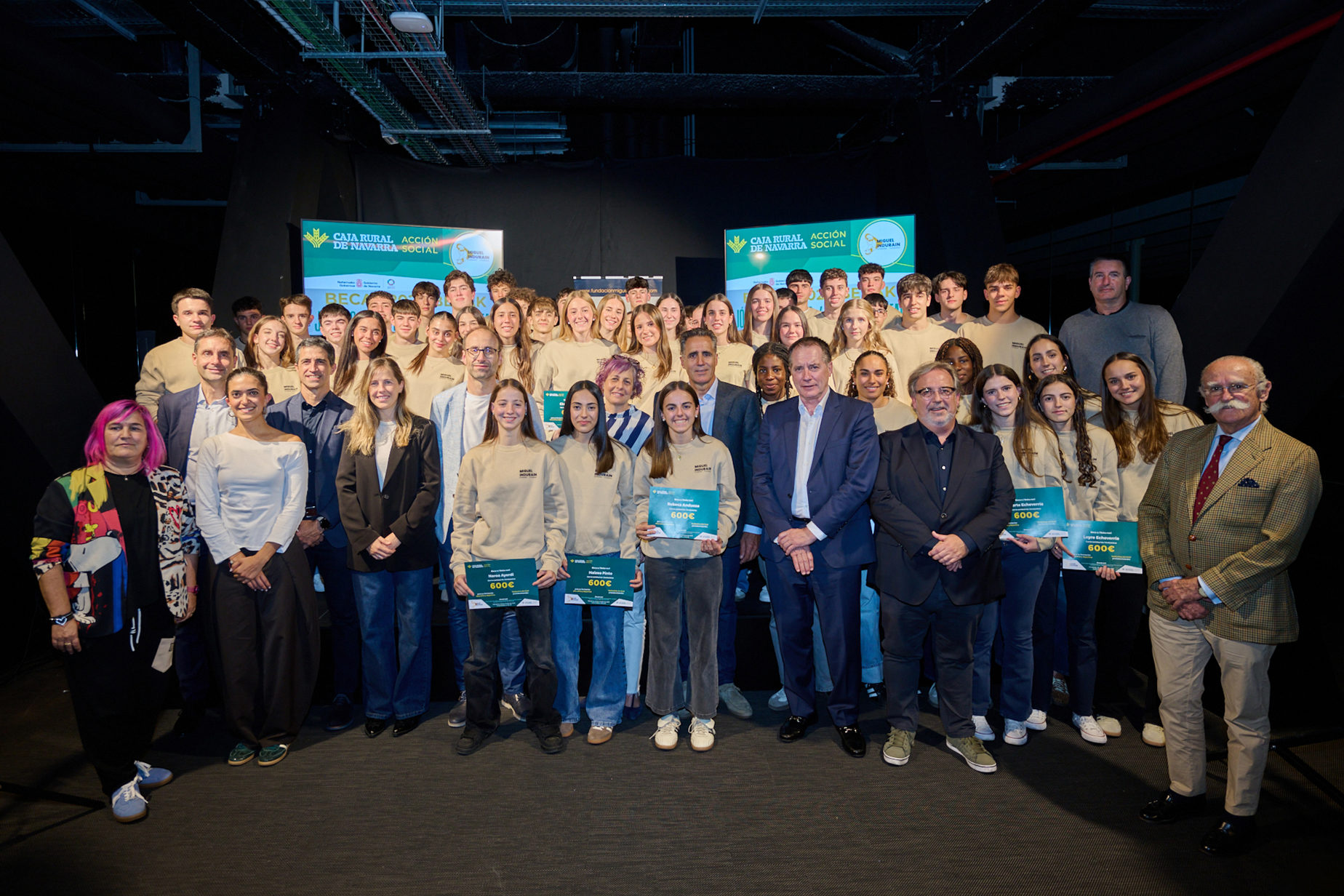 La Fundación Miguel Induráin y Caja Rural de Navarra reconocen a 53 jóvenes talentos del deporte navarro