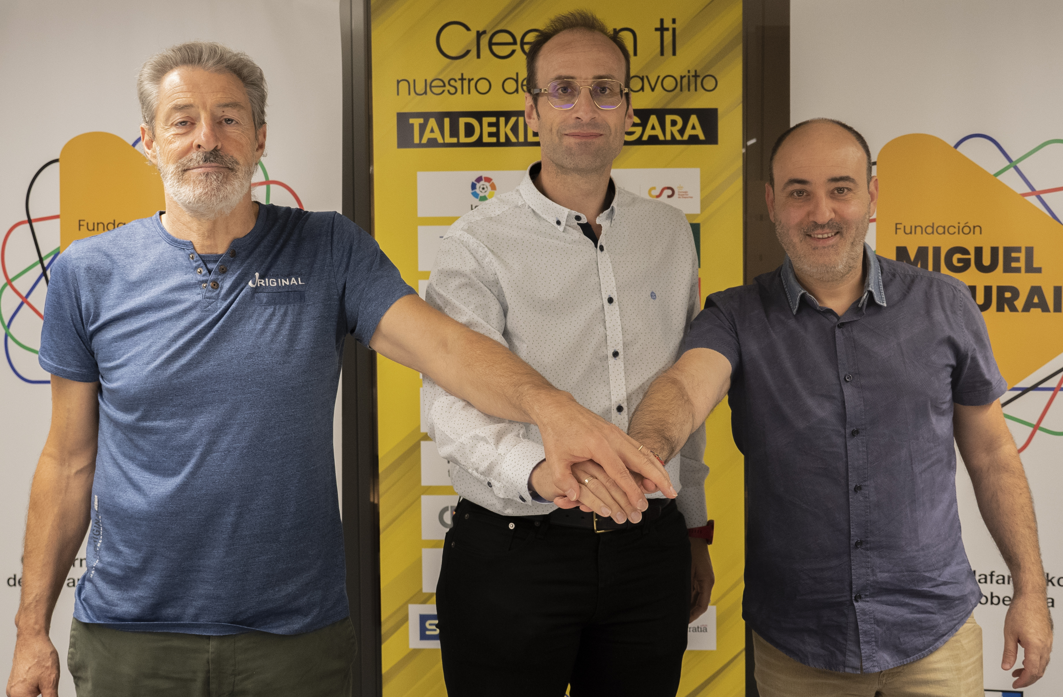 FIRMA DEL CONVENIO DE REESTRUCTURACIÓN DE DEPORTE FEMENINO (BALONCESTO)