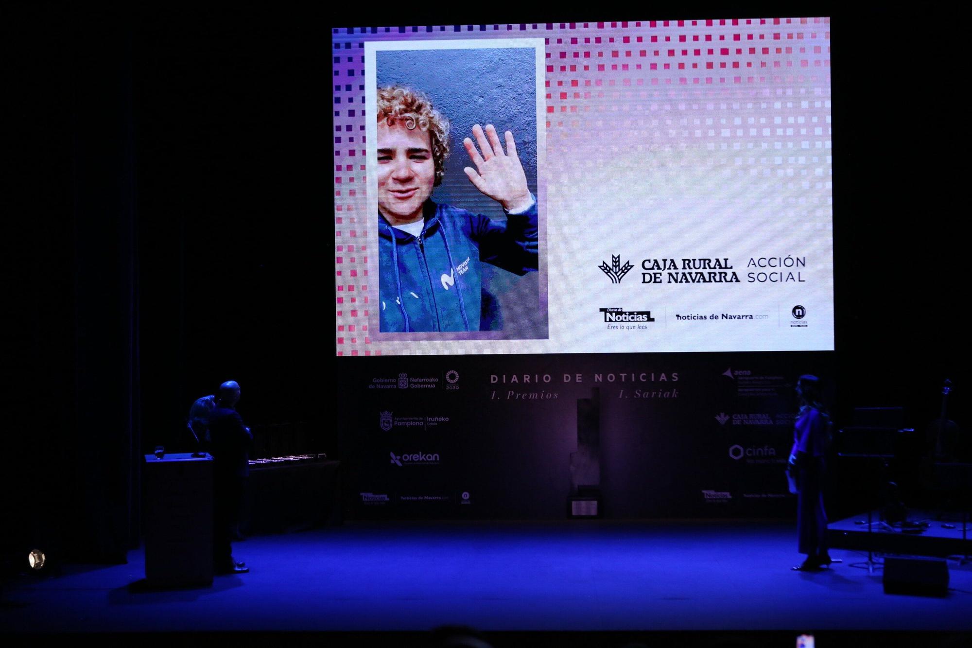 La ciclista Paula Ostiz, becada por la Fundación Miguel Induráin, recibe el Premio Kirolak en la primera edición de los Premios Diario de Noticias Sariak - Imagen 2