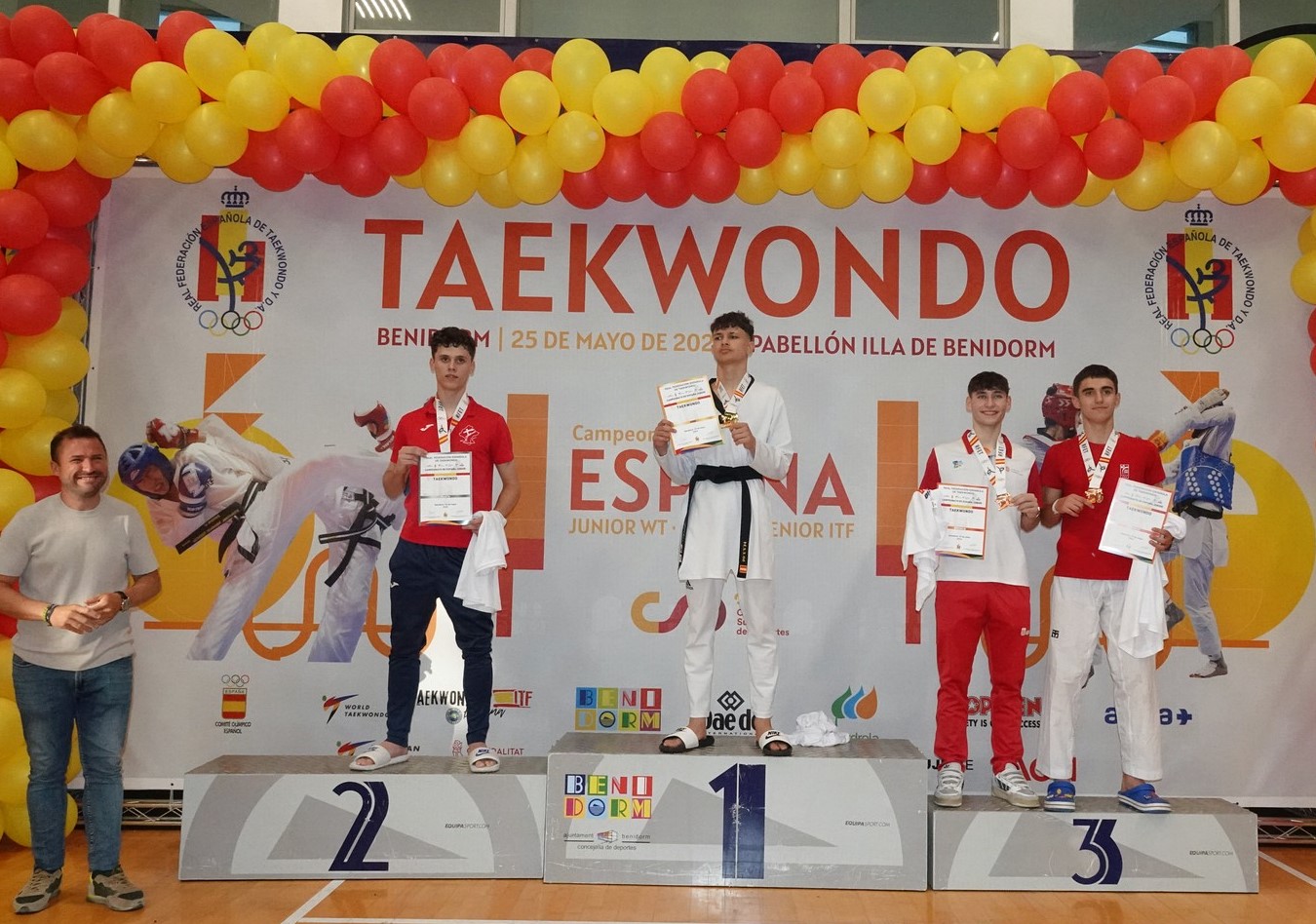 Íñigo Zunzarren, subcampeón de España junior de taekwondo